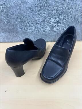Etienne Aigner Black Leather Heeled Loafers Classic Vintage Inspired